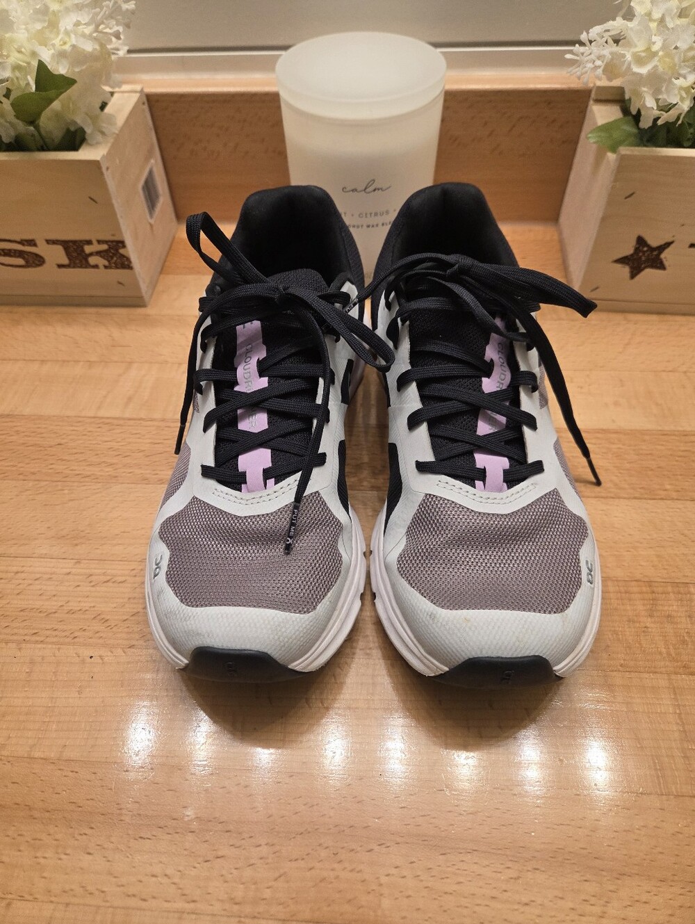 On Running Cloudrunner Sneakers Heron/Black/White Women's Size 8 - Picture 2 of 9